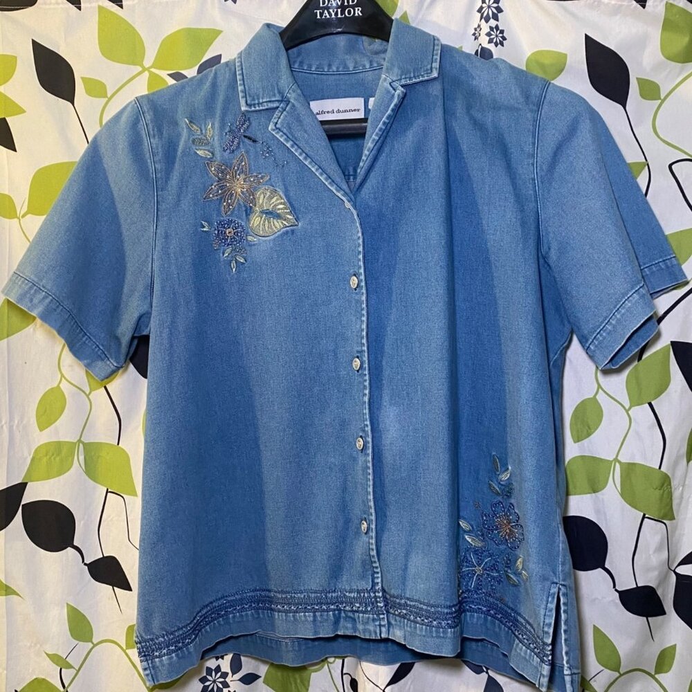 Denim Floral Embroidered Beaded Button Shirt Cottagecore Grandmacore GoldenGirls - Picture 1 of 9